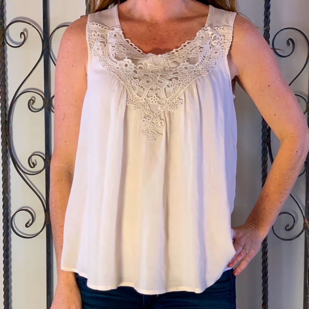 Lace Detail Sleeveless Blouse